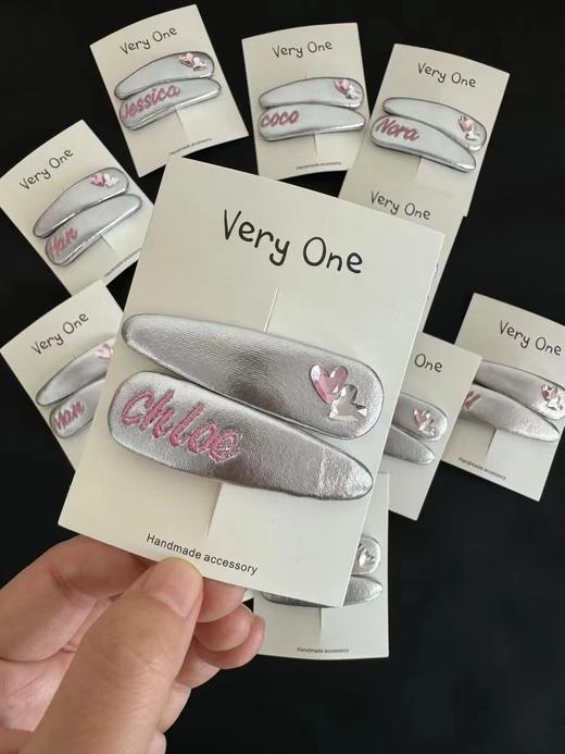 very one 定制款 银色皮纹 组合发夹（请备注字母） 商品图0