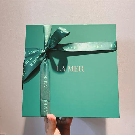 【海关保税直发】海蓝之谜中样三件套-面霜7ml-眼霜5ml-精粹水30ml-会员5折 商品图1