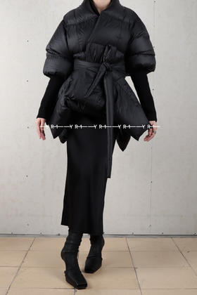 Rick Owens｜黑色再生尼龙蝙蝠羽绒服