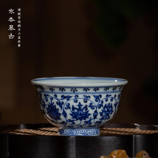 问鼎辛丑珍藏青花缠枝莲压手杯（鸳鸯纹 双狮戏球）（缺货） 商品图0