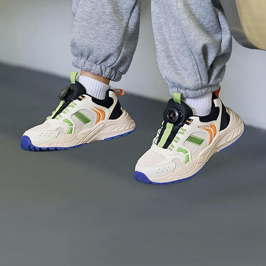 卡特兔童鞋2025秋季新款运动鞋防滑旋钮运动鞋 商品图3