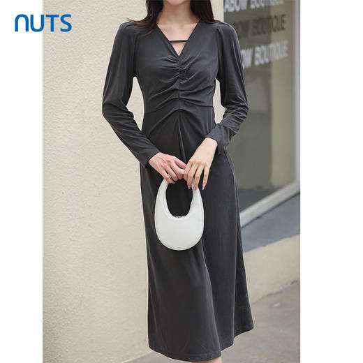 NUTS2023秋季新款V领泡泡袖连衣裙女高级感褶皱显身材4351001A1 商品图1