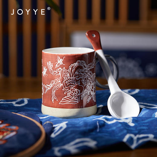 JOYYE一路生花-釉下彩杯子女刺绣图案手工手绘陶瓷杯创意马克杯带勺送礼盒 商品图8