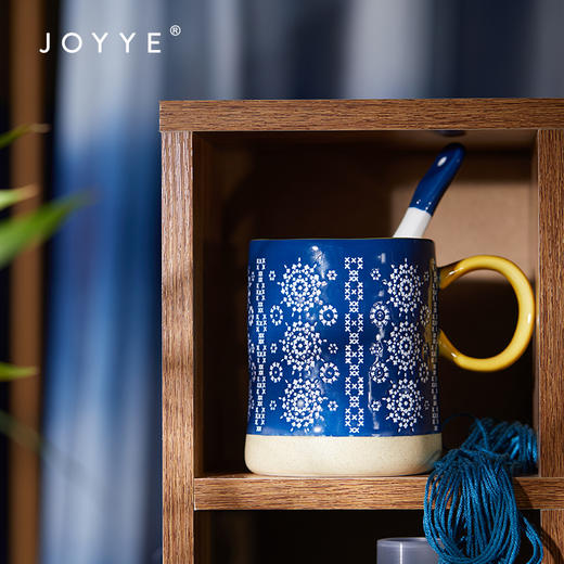 JOYYE一路生花-釉下彩杯子女刺绣图案手工手绘陶瓷杯创意马克杯带勺送礼盒 商品图12
