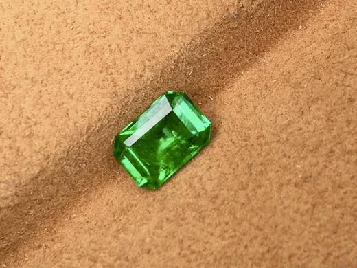 1.32ct 祖母绿裸石 商品图1