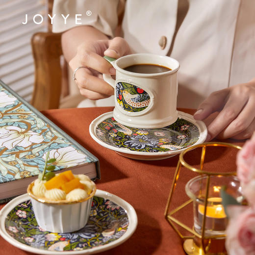 JOYYE威廉·莫里斯-欧式浮雕情侣双人马克杯咖啡碟套装陶瓷礼盒带勺 商品图2