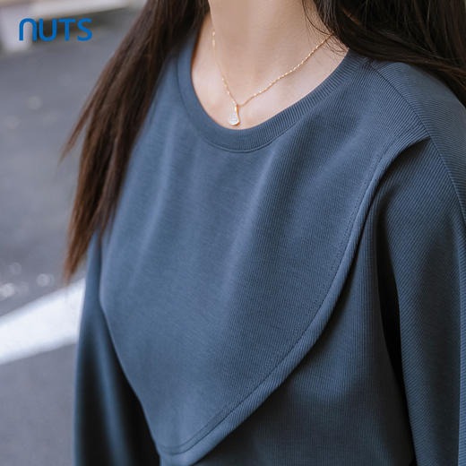 NUTS秋季新款设计感运动风女时尚休闲卫衣短裤T恤女4330202A1 商品图4