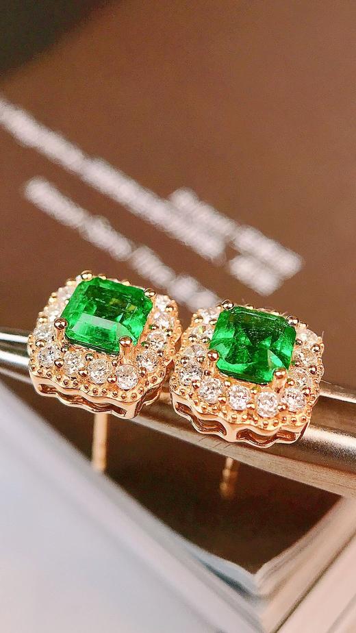 0.64ct 祖母绿耳钉 商品图1