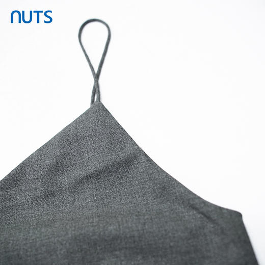 NUTS秋季新款V领纯色宽松时尚显瘦吊带连衣裙231104175B 商品图2