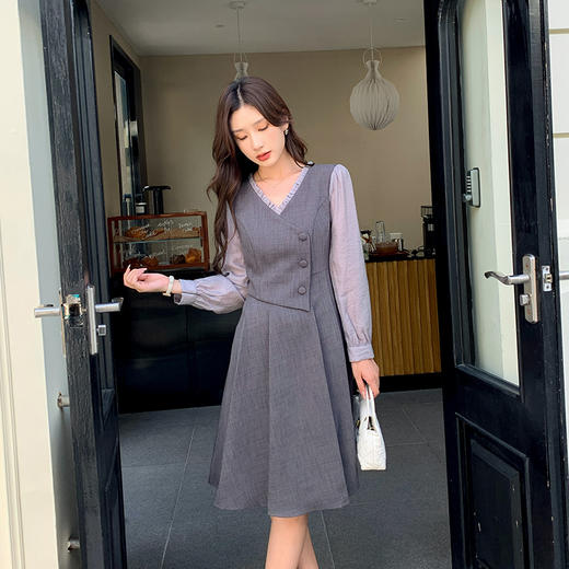 奢姿2025年秋季新款大码女装V领荷叶裙子胖妹妹温柔假两件连衣裙9943860273 商品图1