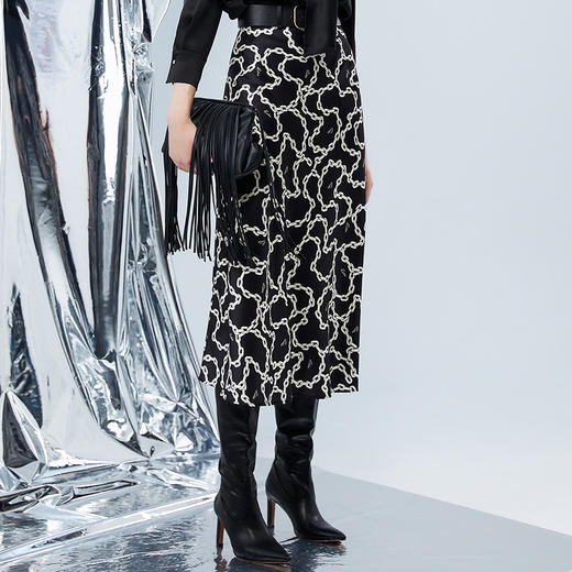 EITIE爱特爱秋季新款显瘦百搭印花高腰a字通勤半身裙7506213 商品图2