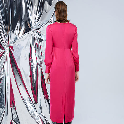 EITIE爱特爱秋季新款优雅V领气质洋气显瘦连衣裙女7507212 商品图4