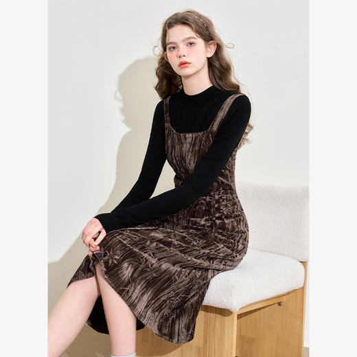 西遇蝴蝶竹子压花背心连衣裙女早春气质优雅高级感丝绒宴会裙V3442468 商品图0