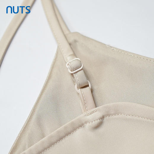 NUTS秋季新款纯色修身显瘦V领美背细肩带吊带背心女331031028 商品图4