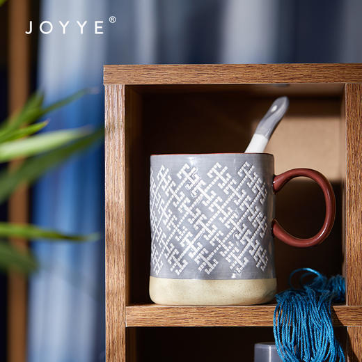 JOYYE一路生花-釉下彩杯子女刺绣图案手工手绘陶瓷杯创意马克杯带勺送礼盒 商品图13
