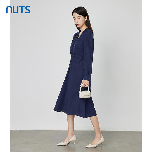 NUTS秋季新款气质通勤风修身显瘦褶皱设计长袖连衣裙女231103150B 商品图1