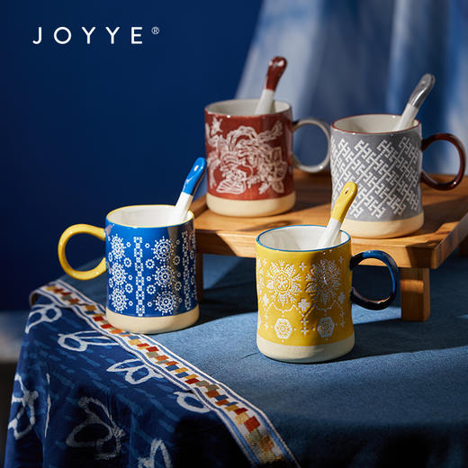 JOYYE一路生花-釉下彩杯子女刺绣图案手工手绘陶瓷杯创意马克杯带勺送礼盒 商品图0