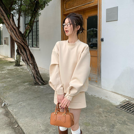 穿搭不费力/ 秋日软fufu通勤套组 上衣+裙裤套装 商品图0