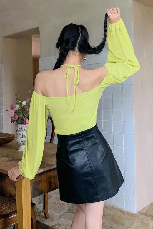 SIA SAYLOR 性感浪漫露肩挂领上衣 13461 商品图2