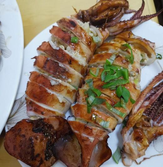 大连当地鱿鱼200-300g/条，船冻原浆鱿鱼，比陆冻的新鲜度还要高，焯水时会闻到特别鲜流大海的味道，焯水后鱿鱼肉会比生的时候还要厚一些，口感Ｑ弹，东三省包邮（省外需联系客服补运费） 商品图8