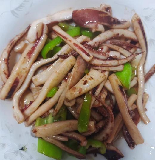 大连当地鱿鱼200-300g/条，船冻原浆鱿鱼，比陆冻的新鲜度还要高，焯水时会闻到特别鲜流大海的味道，焯水后鱿鱼肉会比生的时候还要厚一些，口感Ｑ弹，东三省包邮（省外需联系客服补运费） 商品图7