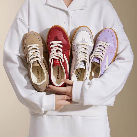 千百度德训鞋女春季新品运动休闲鞋A25124462 商品图1