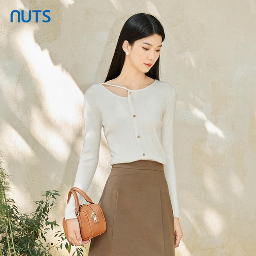 NUTS2023秋季新款时尚镂空领口设计感内搭毛织外套女4350515A1 商品图1