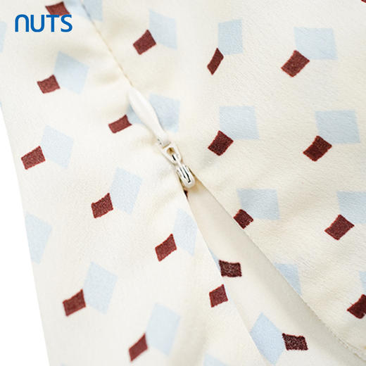 NUTS夏季泡泡袖波点拼接收腰显瘦上衣女221012032B 商品图4