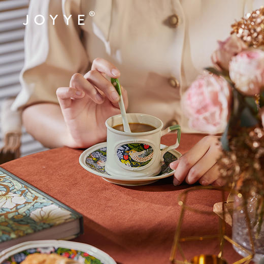 JOYYE威廉·莫里斯-欧式浮雕情侣双人马克杯咖啡碟套装陶瓷礼盒带勺 商品图6