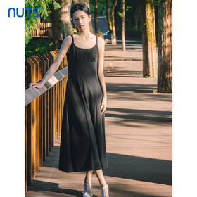 NUTS法式收腰吊带连衣裙女秋季小个子显瘦黑色中长裙4311011A1