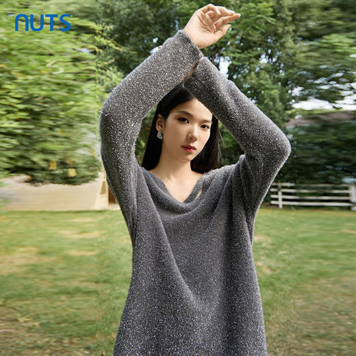 NUTS2023秋季新款时尚设计感V领口毛织针织衫女4350503A1 商品图1