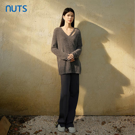 NUTS2023秋季新款时尚设计感V领口毛织针织衫女4350503A1 商品图2