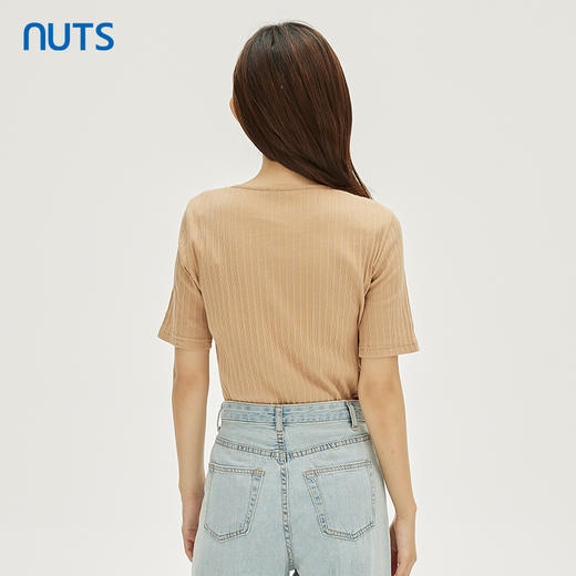 NUTS秋季新款时尚气质通勤风V领链条装饰短袖T恤女331021155 商品图3