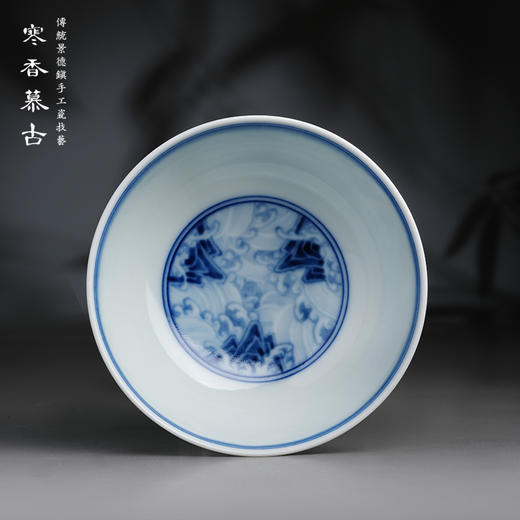 寒香慕古元明青花糯米釉海水江涯双龙纹卧足杯 商品图1