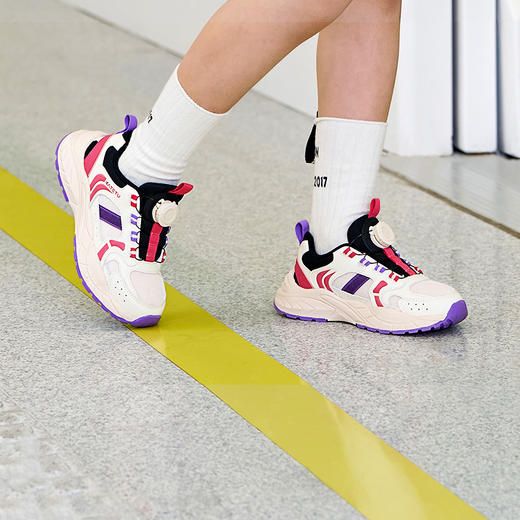 卡特兔童鞋2025秋季新款运动鞋防滑旋钮运动鞋 商品图1