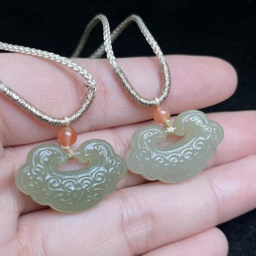 玉美人菲菲HZ#和田玉吉祥锁吊坠约16*25mm-多样性发一 商品图0