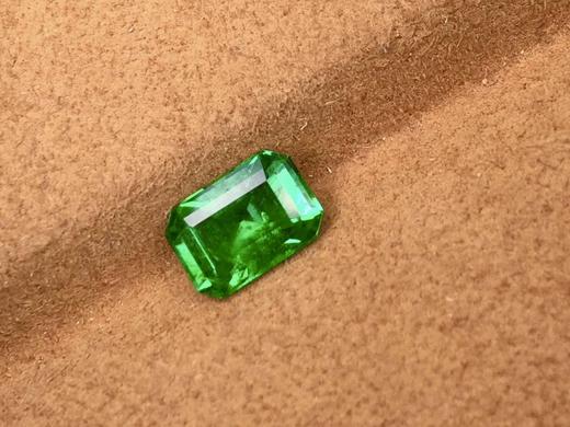 1.32ct 祖母绿裸石 商品图3