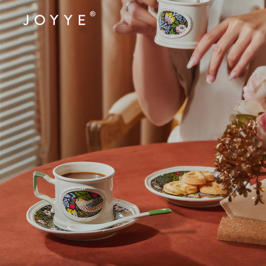 JOYYE威廉·莫里斯-欧式浮雕情侣双人马克杯咖啡碟套装陶瓷礼盒带勺 商品图5