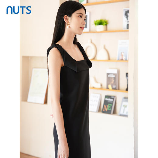 NUTS2023秋季新款气质通勤风时尚纯色高级感吊带连衣裙4381010A1 商品图1