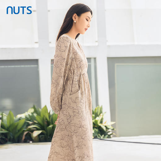 NUTS秋季新款洋气优雅气质V领收腰显瘦长袖时尚连衣裙4321007A1 商品图2