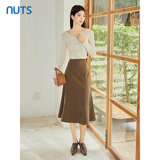 NUTS2023秋季新款时尚镂空领口设计感内搭毛织外套女4350515A1 商品图2