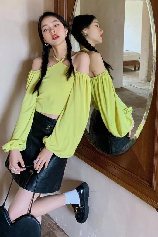 SIA SAYLOR 性感浪漫露肩挂领上衣 13461 商品图3