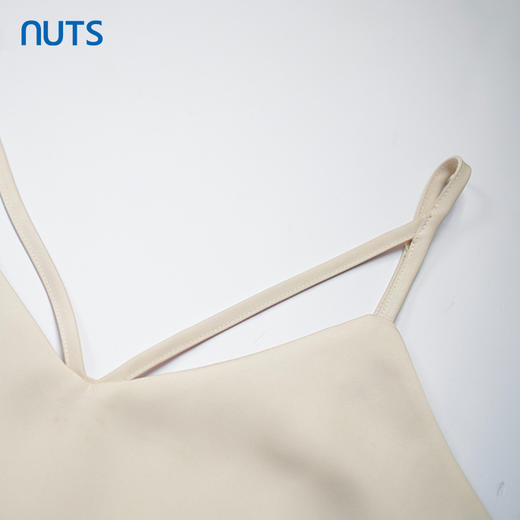 NUTS秋季新款纯色修身显瘦V领美背细肩带吊带背心女331031028 商品图2