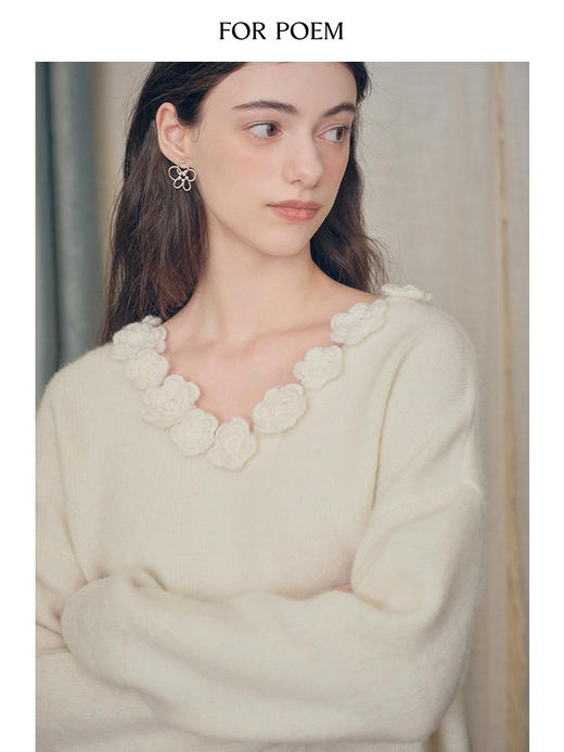 ForPoem 现货 24/FW原创设计手工钩针花朵V领驼马绒宽松毛衣 商品图2