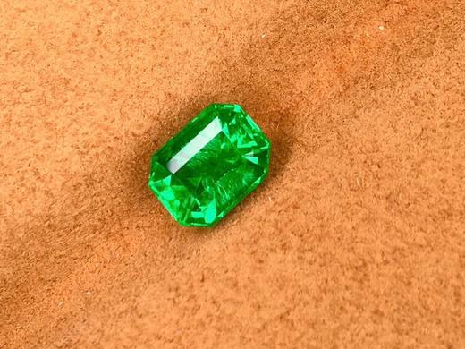 2.3ct 祖母绿裸石 商品图2