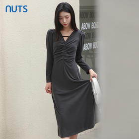 NUTS2023秋季新款V领泡泡袖连衣裙女高级感褶皱显身材4351001A1