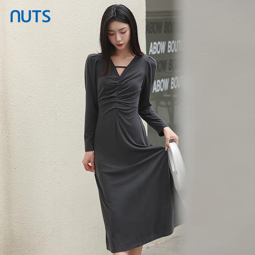 NUTS2023秋季新款V领泡泡袖连衣裙女高级感褶皱显身材4351001A1 商品图0