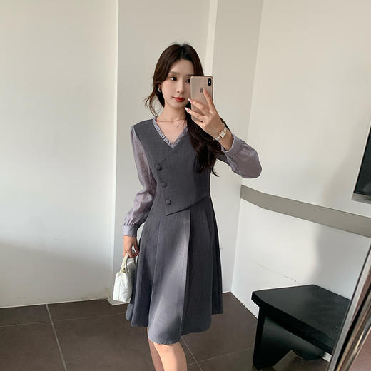 奢姿2025年秋季新款大码女装V领荷叶裙子胖妹妹温柔假两件连衣裙9943860273 商品图0