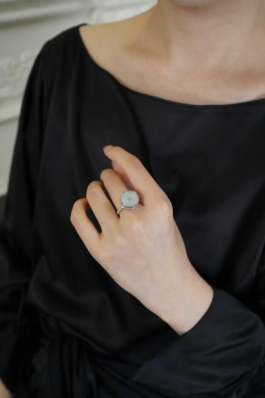 花花艺术客厅 特别定制款 千佛图系列戒指  艺术款千 fo 手工雕刻厚银戒指+tian 然翡翠千手千眼 又见 音戒指💍随时随地可以忆念pu萨与 fo的慈悲、智慧与力量！（戒圈大小可调不挑指围） 商品图5