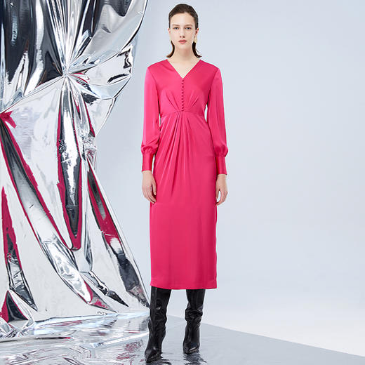 EITIE爱特爱秋季新款优雅V领气质洋气显瘦连衣裙女7507212 商品图1